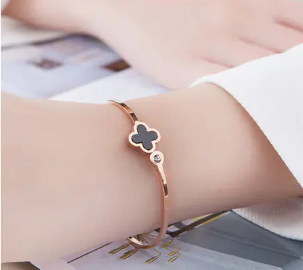 Rose Gold Flower Clover Bracelet